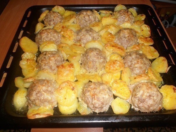 Мясные "ежики" с картошкой и сыром. Мясные "ежики" с картошкой и сыром.