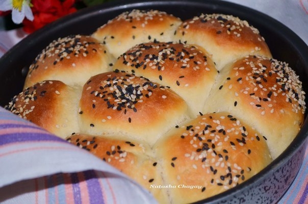 Булочки на кислом молоке с кунжутом