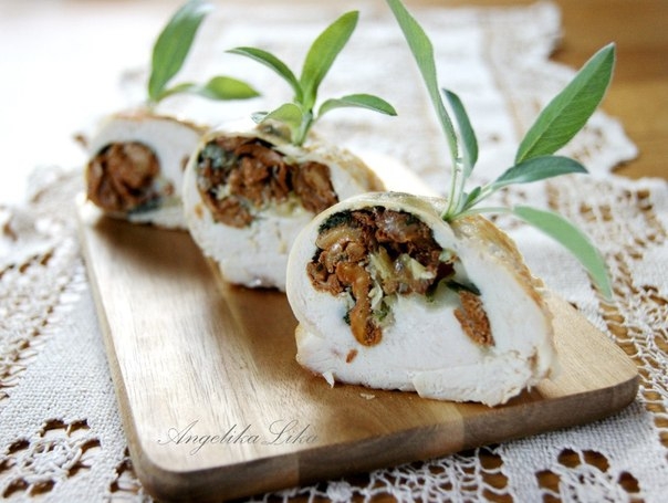 Куриные рулетики с грибами и моцареллой Куриные рулетики с грибами и моцареллой