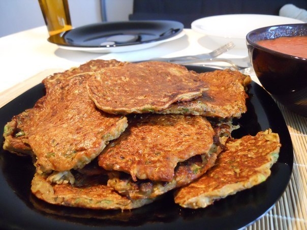 Котлеты из баклажанов и кабачков с соусом