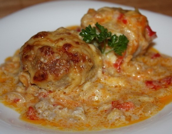 Очень простые и обалденно вкусные тефтелиИнгредиенты:300 гр. фарша5 средних сырых картофелин1 больша