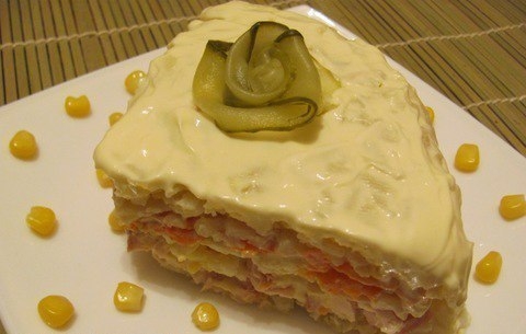 Салат слоеный с курочкой Салат слоеный с курочкой