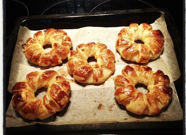 Слойки с ананасами. Слойки с ананасами.