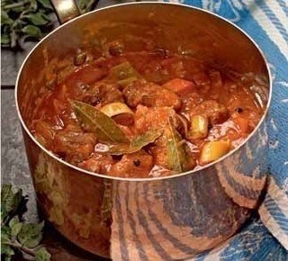Мясо в пиве. Блюдо очень вкусное и простое, но требует времени. Мясо получается очень мягкое и нежно