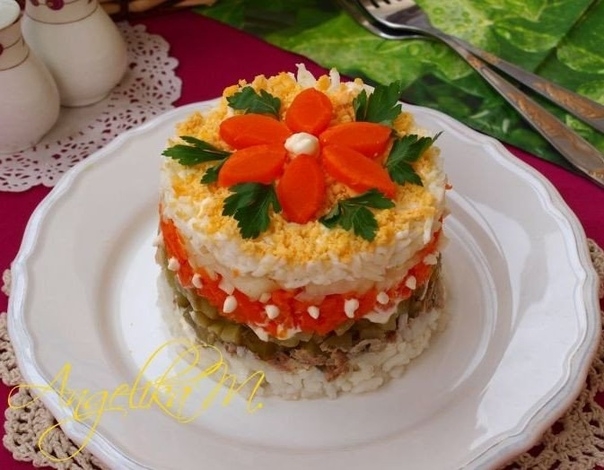 Слоёный салат с рисом и сардинами