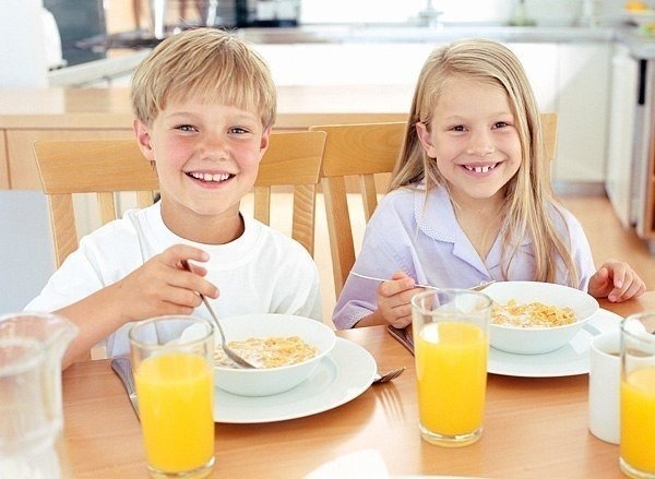 Чем кормить ребенка в жару? 10 главных правил