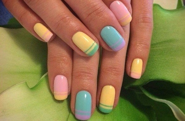 Какие оттенки лака сделают руки моложе