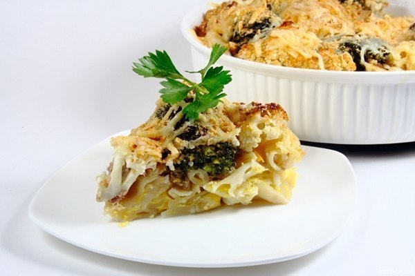 Макароны с брокколи и фаршем.