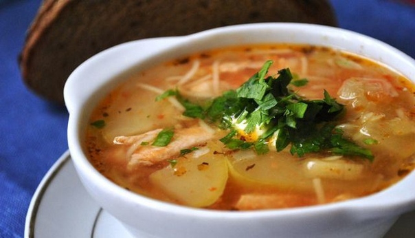 Суп с кабачками и курицей.
