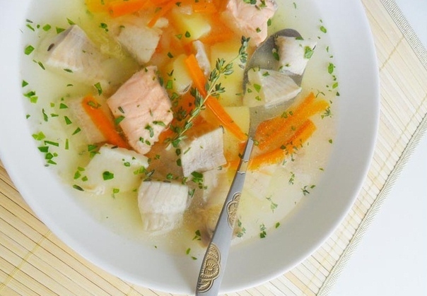 Легкий рыбный суп с овощами.