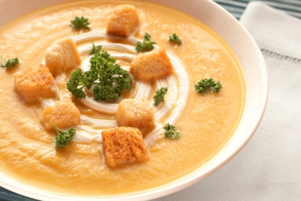 Картофельный суп-пюре с курятиной.