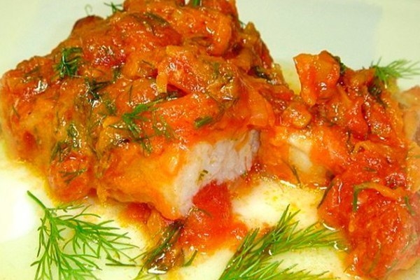 Рыба, тушеная с кабачками.