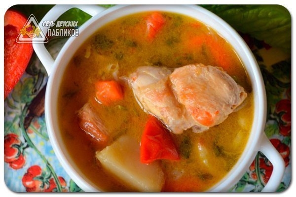 Вкусный гуляш из курицы с подливкой.