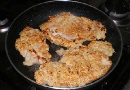 Куриные отбивные в манке.