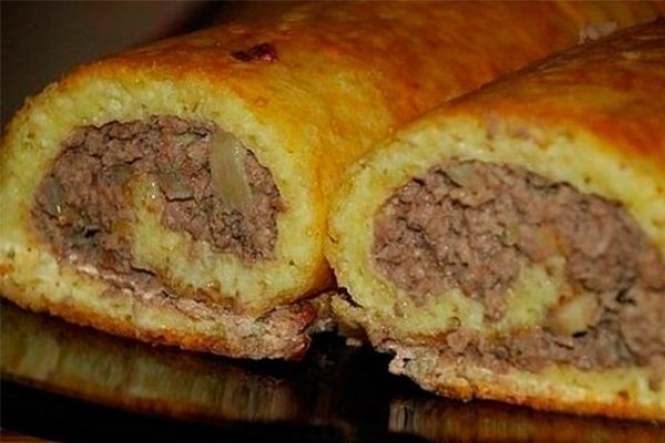 Сырный рулет с фаршем.