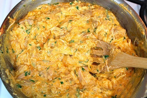 Курица с сыром и сметаной.