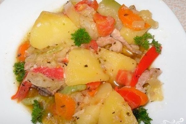 Рагу из индейки с картофелем.
