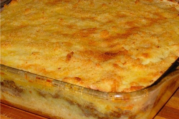 Запеканка картофельная с вареным мясом.