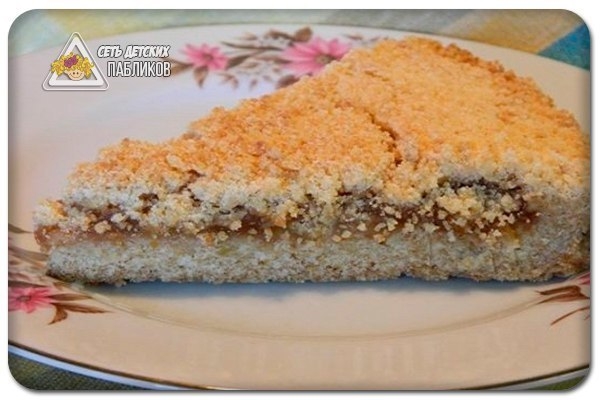 Пирог с яблочным джемом.