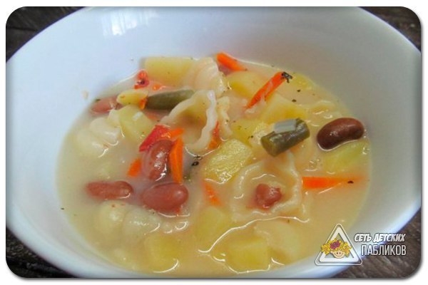 Суп с двумя видами фасоли и макаронами.