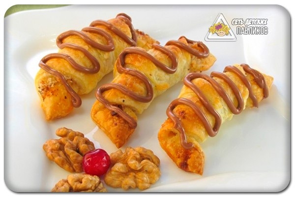Рогалики с орехами.