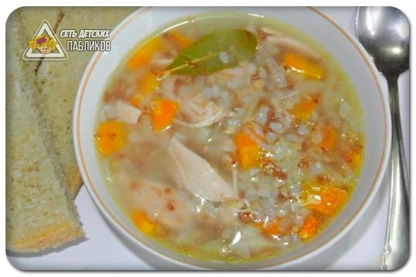 Гречневый суп на курином бульоне с грудкой.