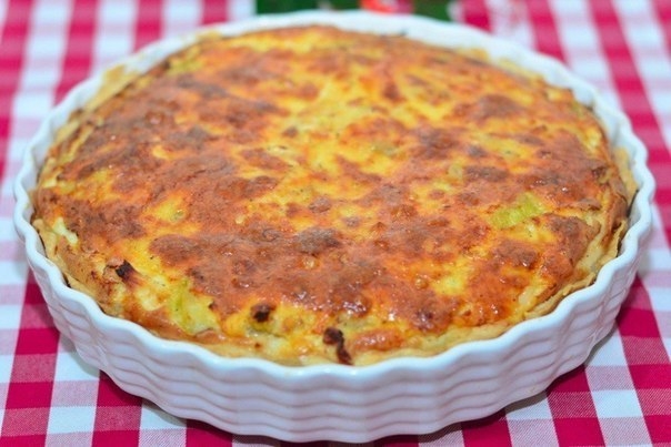 Киш с курицей и кабачком.