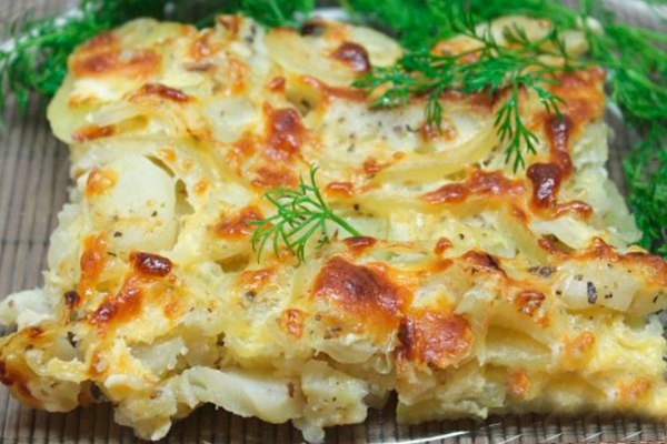Минтай запеченый с картофелем и сыром.