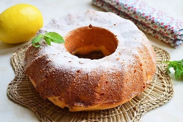 Простой пирог с лимоном для вашего школьника.