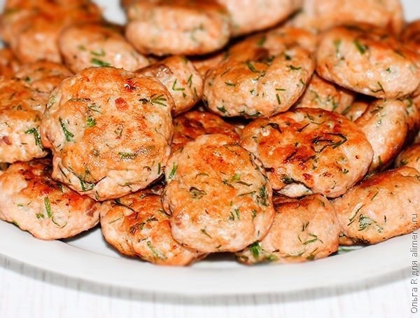 Мини-котлетки из красной и белой рыбы с укропом.