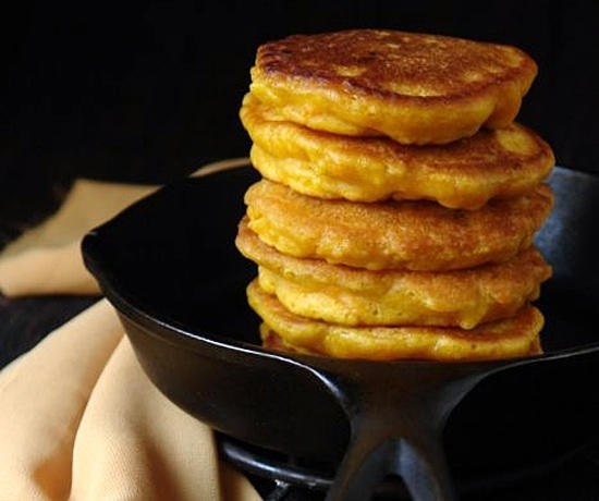 КУКУРУЗНЫЕ ОЛАДЬИ С ЯБЛОКАМИ