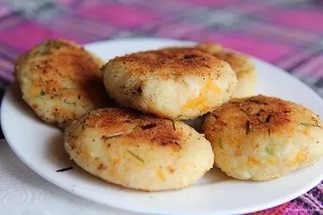РИСОВЫЕ БИТОЧКИ С КУРИЦЕЙ РИСОВЫЕ БИТОЧКИ С КУРИЦЕЙ
