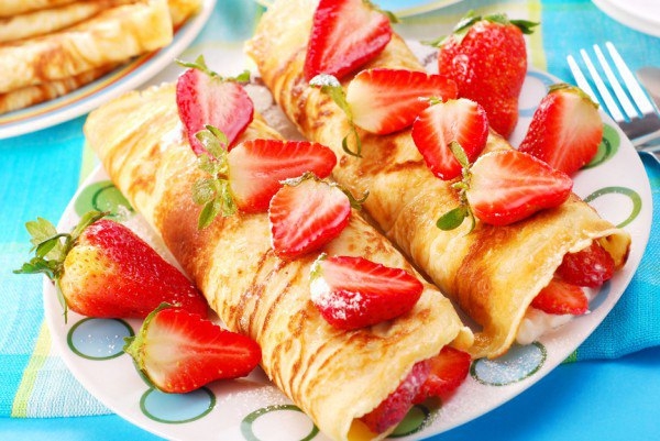 БЛИНЫ С КЛУБНИКОЙ