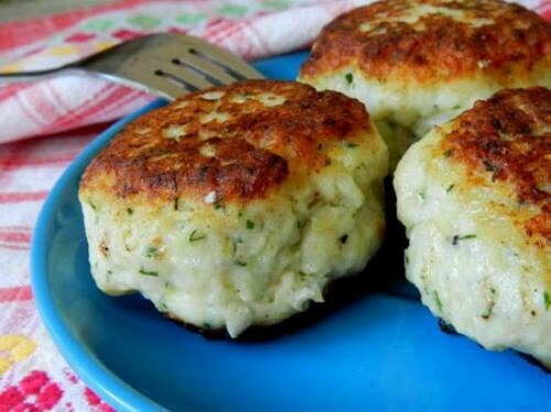 КОТЛЕТЫ ИЗ КУРИНОГО ФИЛЕ С КАБАЧКОМ