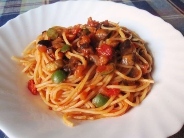 Спагетти с баклажаном и оливками Спагетти с баклажаном и оливками