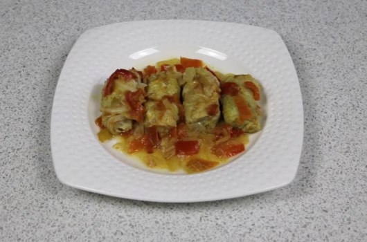 ГОЛУБЦЫ ИЗ ПЕКИНСКОЙ КАПУСТЫ С КУРИНЫМ ФАРШЕМ