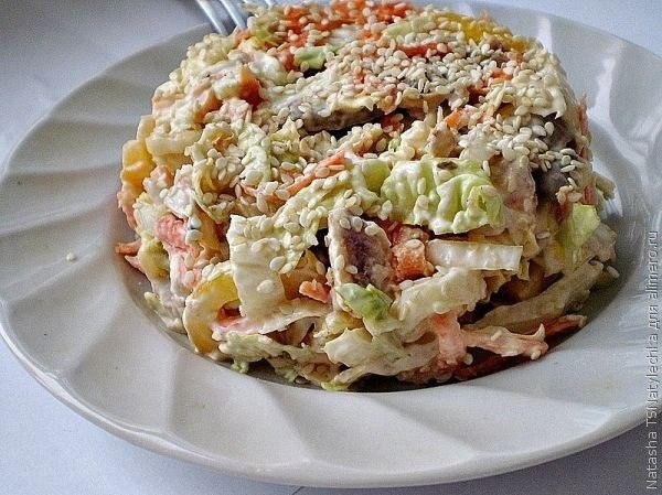 Салат с пекинской капустой &laquo;Переполох&raquo;.