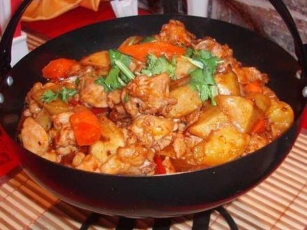 Кролик запеченный с картофелем, кабачками и репой.