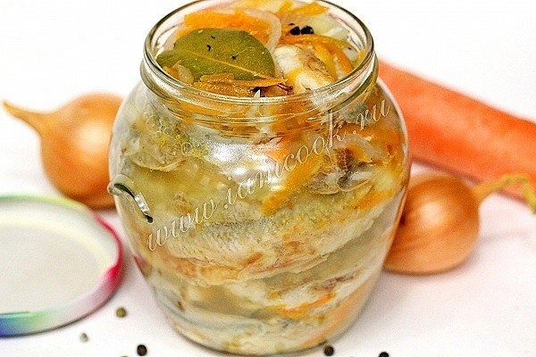 Маринованная жареная корюшка .