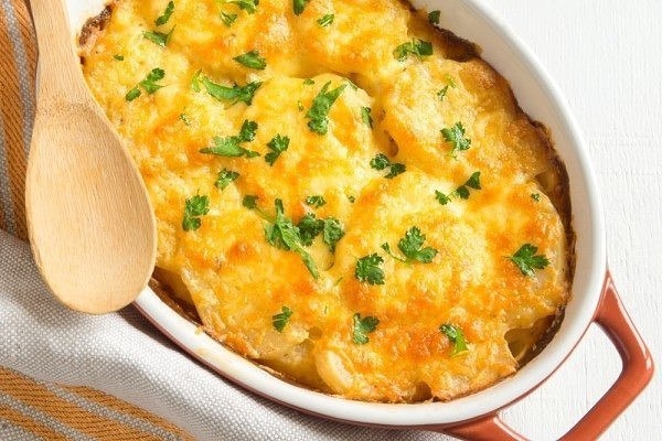 Запеченный картофель с чесноком и сливками