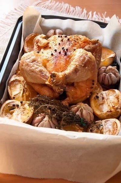 Курица с лимонно-чесночным соусом.