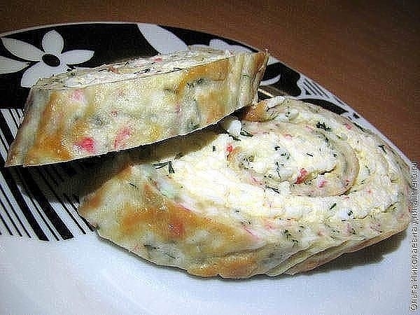 Рулет с крабовыми палочками.