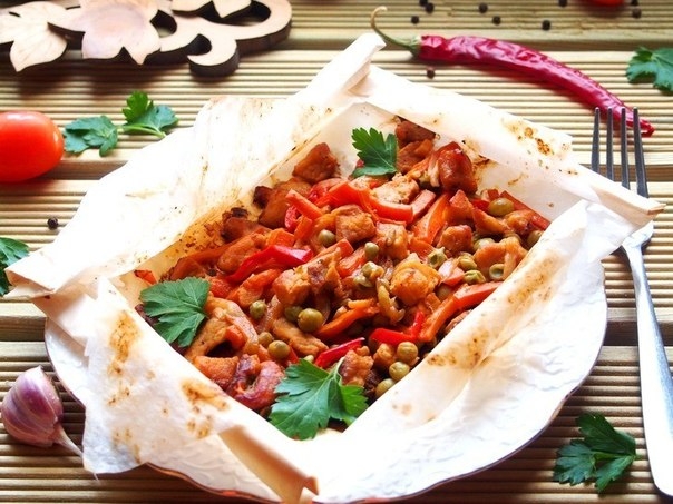 Мясо с овощами в пергаменте. Мясо с овощами в пергаменте.