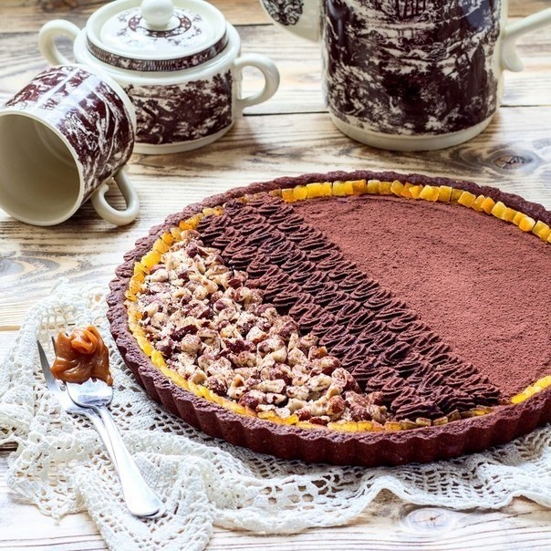 Тарт с шоколадным ганашем и соленой карамелью. Тарт с шоколадным ганашем и соленой карамелью.