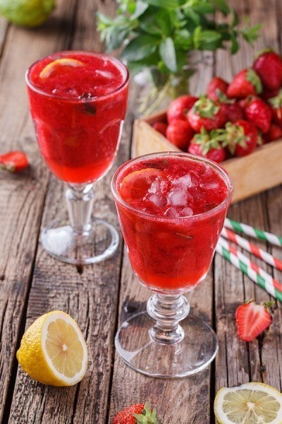Замороженный клубничный коктейль.