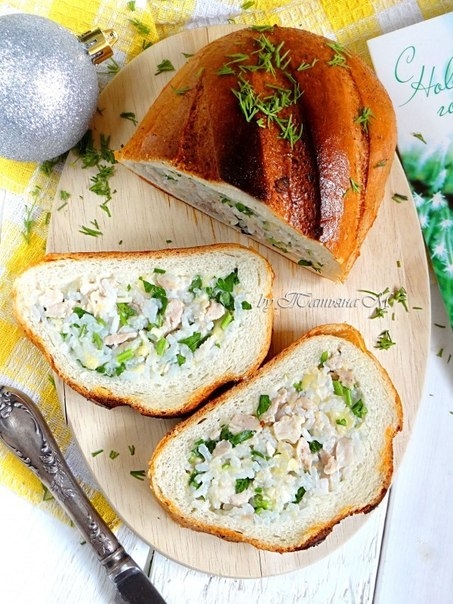 Батон, фаршированный рисом с курицей.