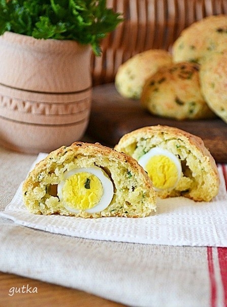 Сырные булочки с яйцом