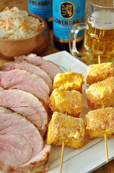 Жаркое из свиного филе в пивном маринаде и сырные шашлычки в беконе к пиву