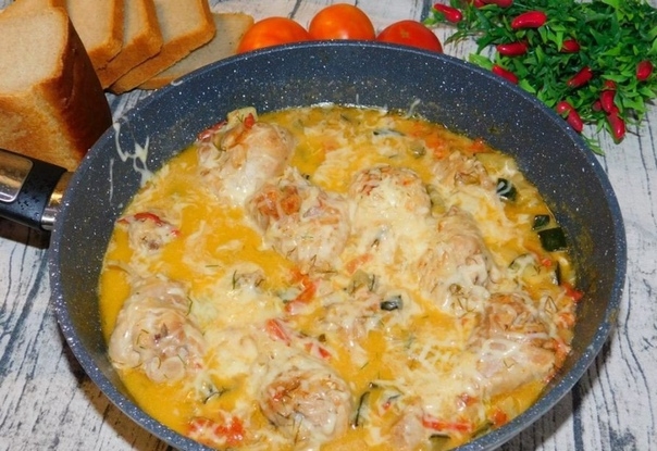 КУРИНАЯ СКОВОРОДА С КАБАЧКАМИ