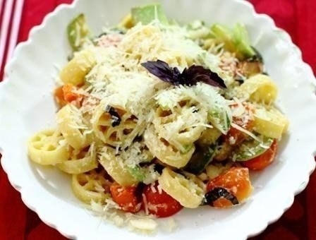 МАКАРОНЫ С КАБАЧКАМИ И ПОМИДОРАМИ
